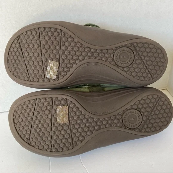 REVITALIGN Olive Womens Slip-On Loafers - Sz 7 - Picture 11 of 12